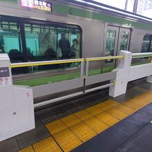 町田駅のホームドアです。