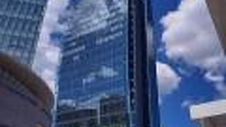 万代地区に聳えるタワー