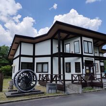 現在の建物も悪くないが、できればオリジナルの駅舎が良かった。