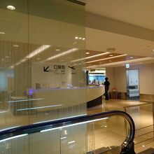 こちらで手続きして入ります