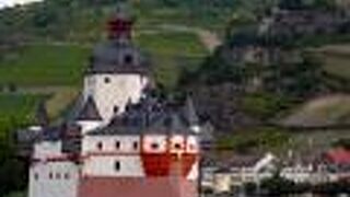 ライン川クルーズで特に印象的なプファルツ城