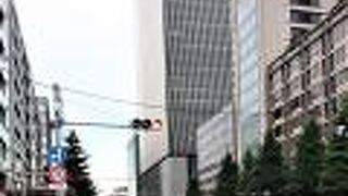 東京駅八重洲口正面の大通り