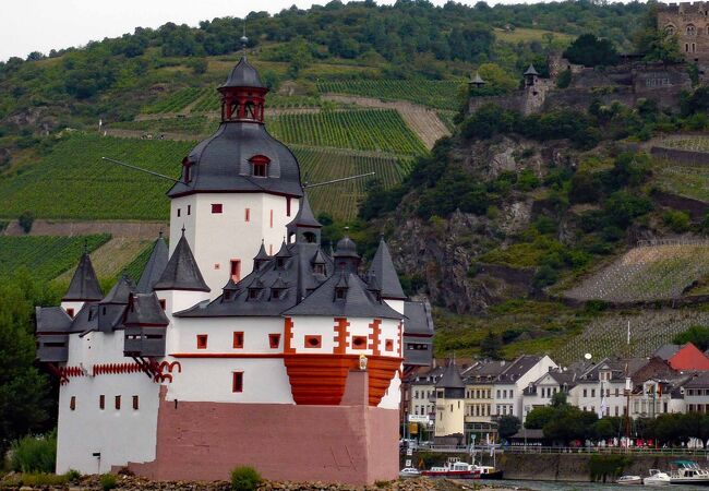ライン川クルーズで特に印象的なプファルツ城