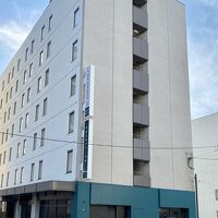 本館外観(裏が駐車場)