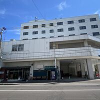 本館の向かいが別館