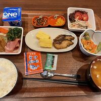 朝食はプレート方式