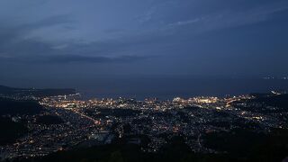 日本三大夜景というには灯が少し寂しい