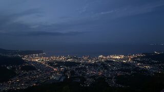 北海道三大夜景としては灯が少ない感じ