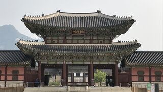 ソウル観光では必ず訪れる景福宮 