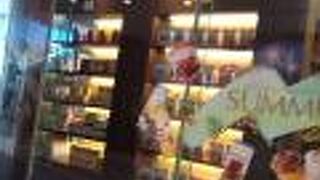 横浜駅近のリンツです。