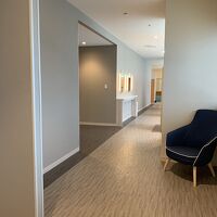 ジム（プール）の更衣室、めちゃくちゃキレイです。