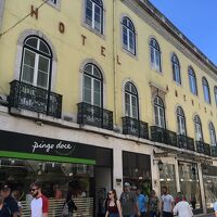 1階にはスーパーマーケットがあり便利