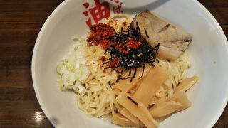 駅前にある油そば屋さん