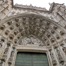 聖母被昇天のファサード