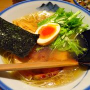 Ramen restaurant with a simple design, popular among women