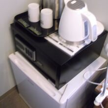 冷蔵庫とお茶セット。