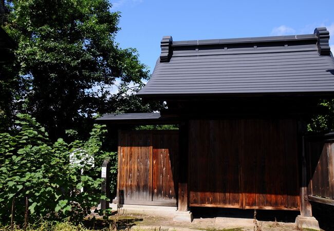 住宅街の中に残る米沢藩の遺構