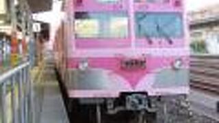 どの編成もわかりやすいカラフルな塗装