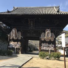 西國寺の仁王門