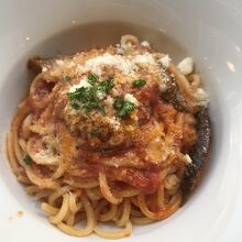 那須とモッツアレラのトマトソースパスタ