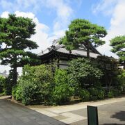 寺町に建つ寺には珍しく鐘楼が残っていました