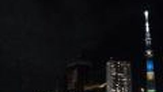 ライトアップされた橋を見ながら