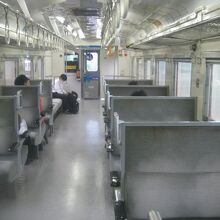 座席も多くて快適な143系車内の様子