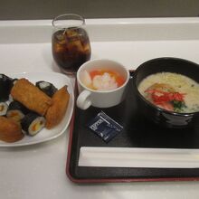 羽田空港国際線 ANAラウンジ (110番ゲート付近)