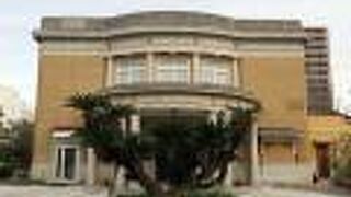 昭和初期の建物。戦前から鍋島家の歴史資料を展示