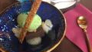 クラシカルな店内！限定スイーツが大人気！