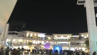 白い樹のモニュメント