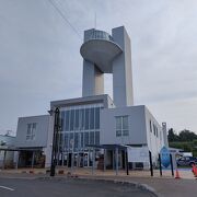 雄武駅跡にある展望台付き施設。興浜南線の資料展示は写真のみで残念