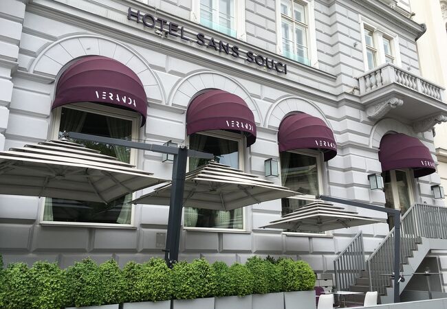 シックで落ち着いたホテルレストラン　