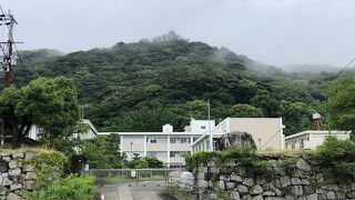 小高い山の上！