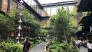 生まれ変わった新風館