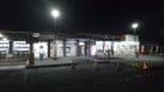 トイレとセブンイレブンがあります。