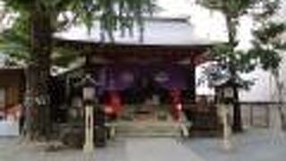 狛犬が遠吠えをしているような姿で面白かった