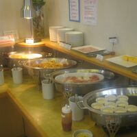 朝食バイキング（主菜）の様子