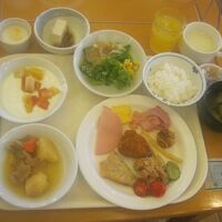 朝食バイキングの盛り付け一例はこんな感じ。
