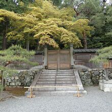 孝明天皇後月輪東山陵・英照皇太后後月輪東北陵拝所