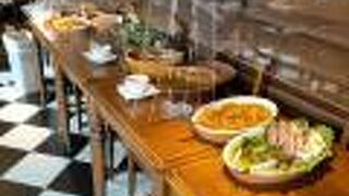 週末限定のモーニングビュッフェ