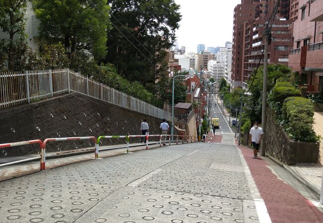 東京２３区内屈指の急傾斜・急勾配の坂道です！