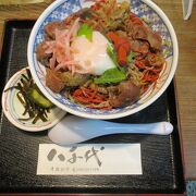 駅前の老舗の食堂です