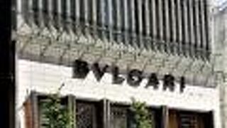 銀座通りの高級ブティックビル