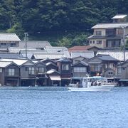  伊根の舟屋観光は、船上から