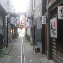 ずっと薄暗い景観が続いていました…。