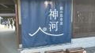 のどかな田舎道に　ここだけ　賑わってました。