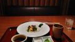 列車待ちに最適なレストラン。