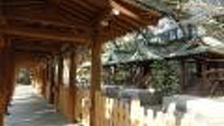 土曜日にスーツ姿の参拝客の多さに驚き