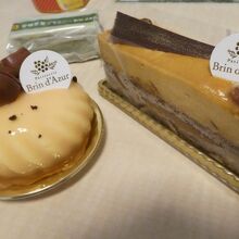 生ケーキ。奥が抹茶ブラウニー
